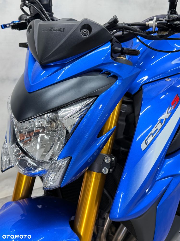 Suzuki GSX 1000 - 22