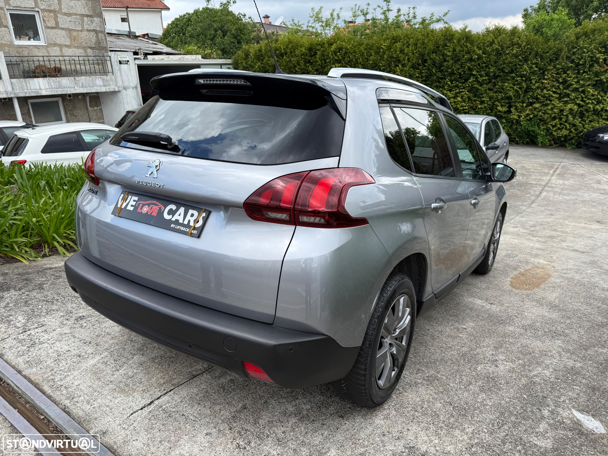 Peugeot 2008 1.2 PureTech Allure - 6