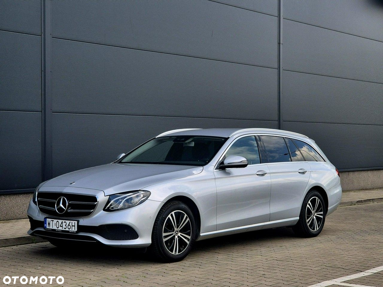 Mercedes-Benz Klasa E 220 d 4Matic T 9G-TRONIC Avantgarde - 2