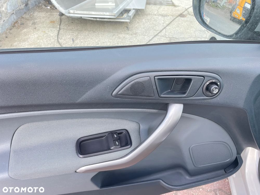 Ford Fiesta 1.25 Trend - 12