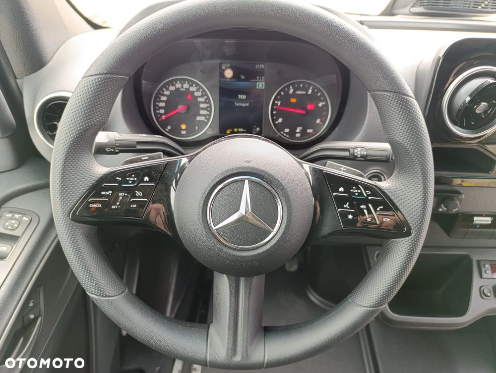 Mercedes-Benz Sprinter 519 - 8