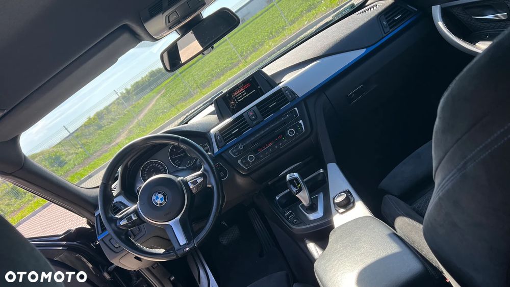 BMW Seria 3 325d M Sport - 28