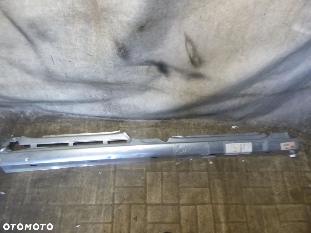 volkswagen caddy 04r- próg prawy - 1