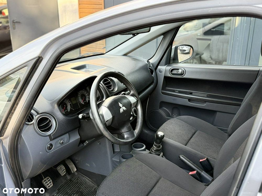 Mitsubishi Colt - 8