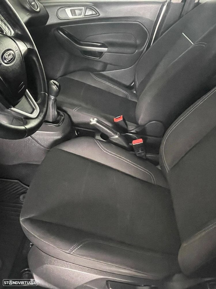 Ford Fiesta 1.0 Celebration - 15