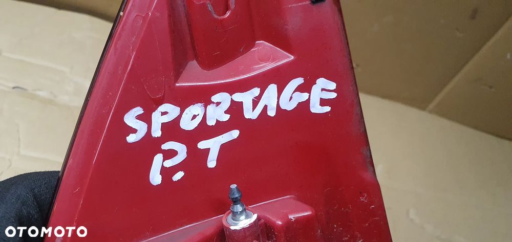 Lampa prawy tył tylna prawa w błotnik Kia Sportage III 3 - 9