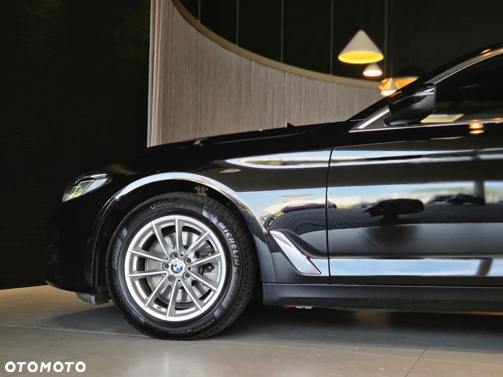 BMW Seria 5 520d xDrive MHEV - 8