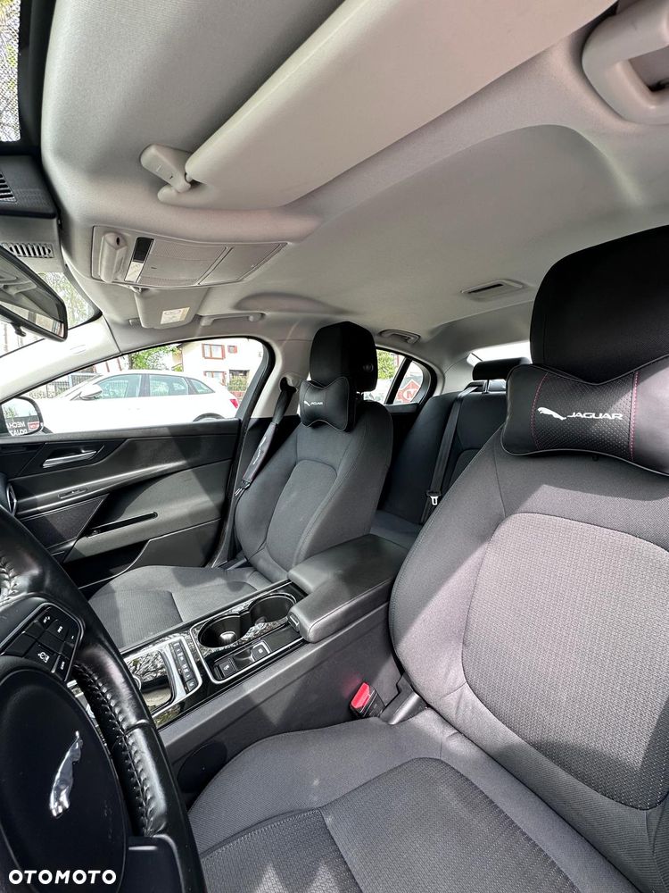 Jaguar XE - 11