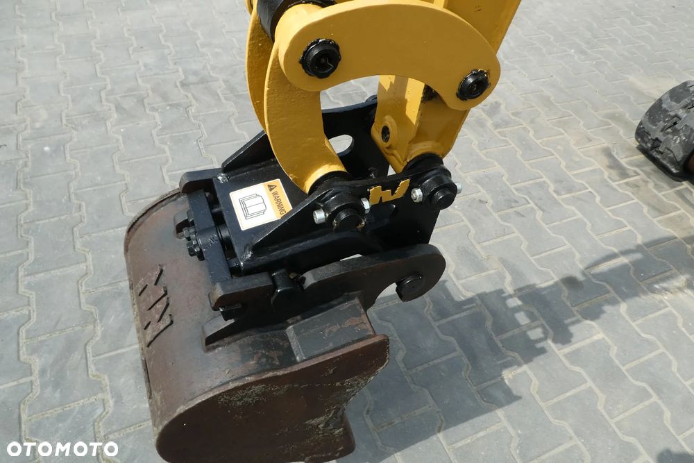 Caterpillar 301,8C PODWOZIE ROSUWANE - 10