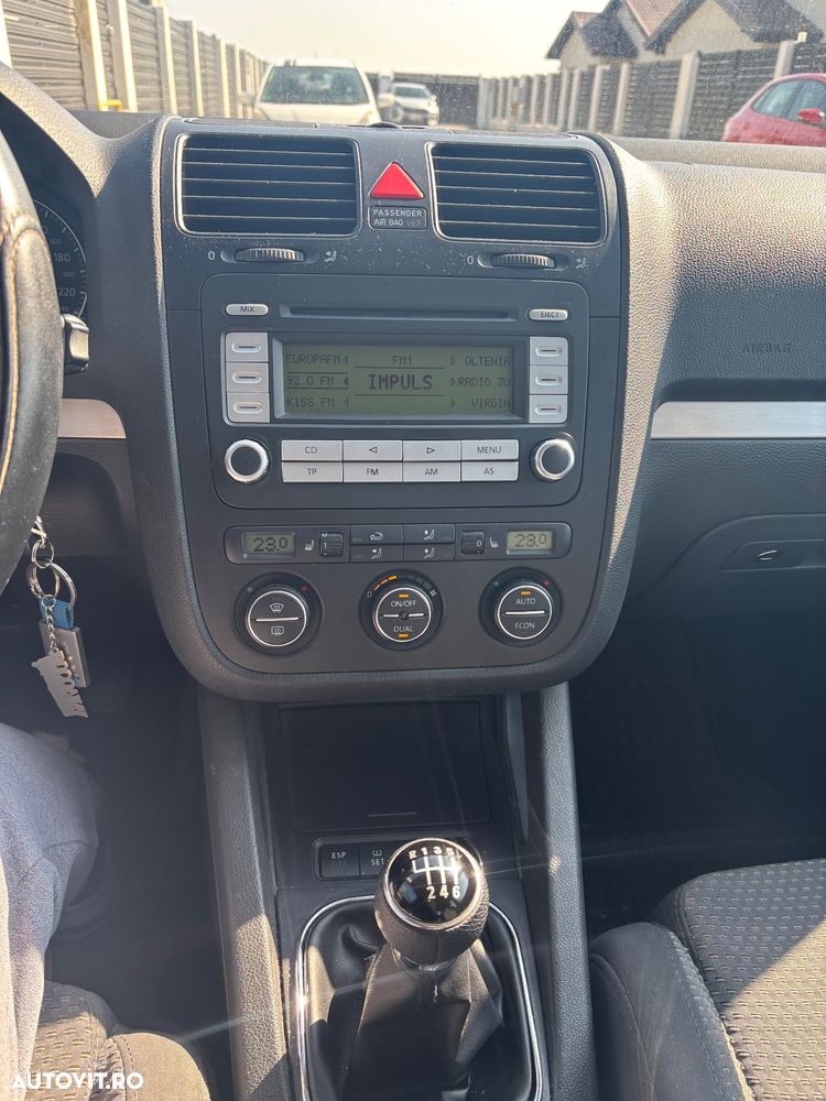 Volkswagen Jetta 1.6 FSI Comfortline - 8