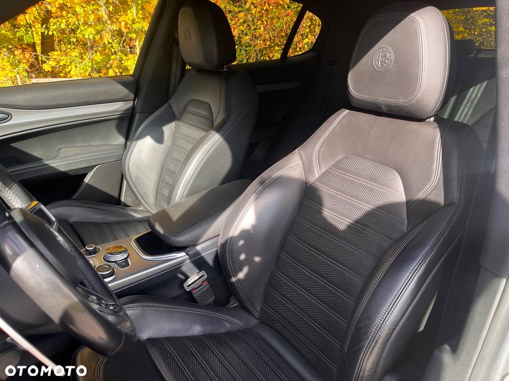 Alfa Romeo Stelvio - 16