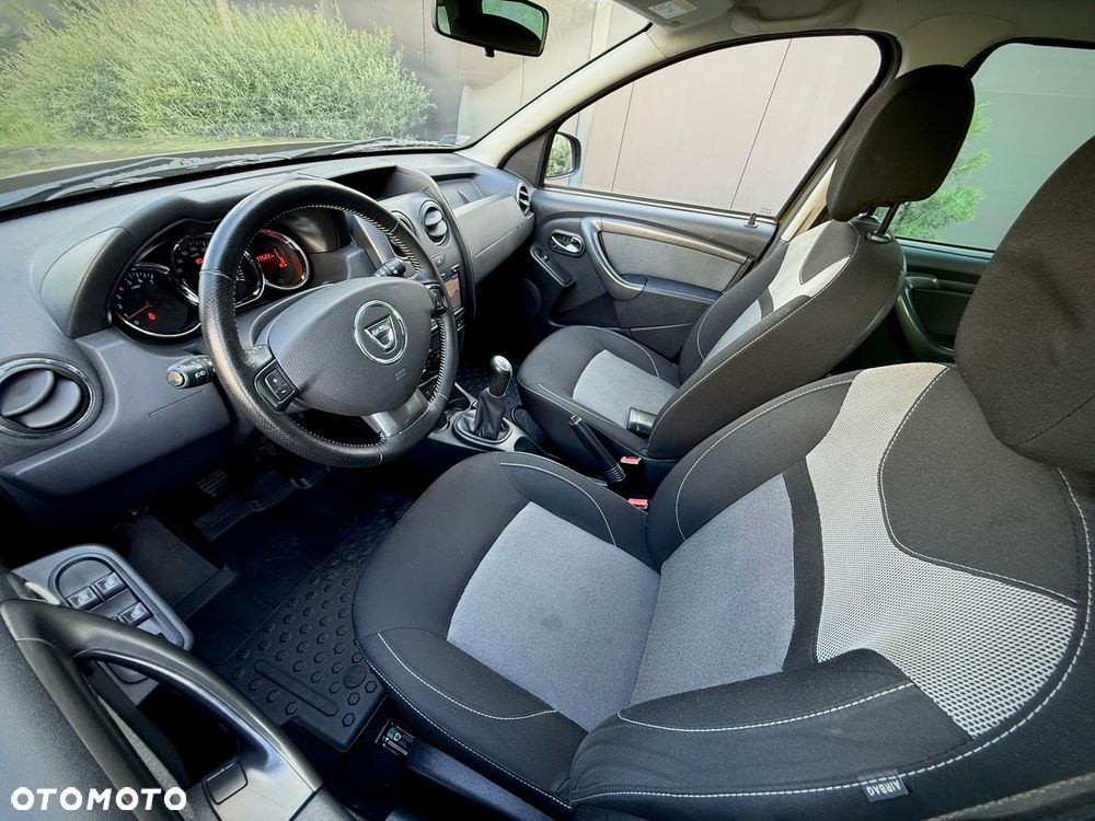Dacia Duster 1.6 SCe Laureate S&S - 11