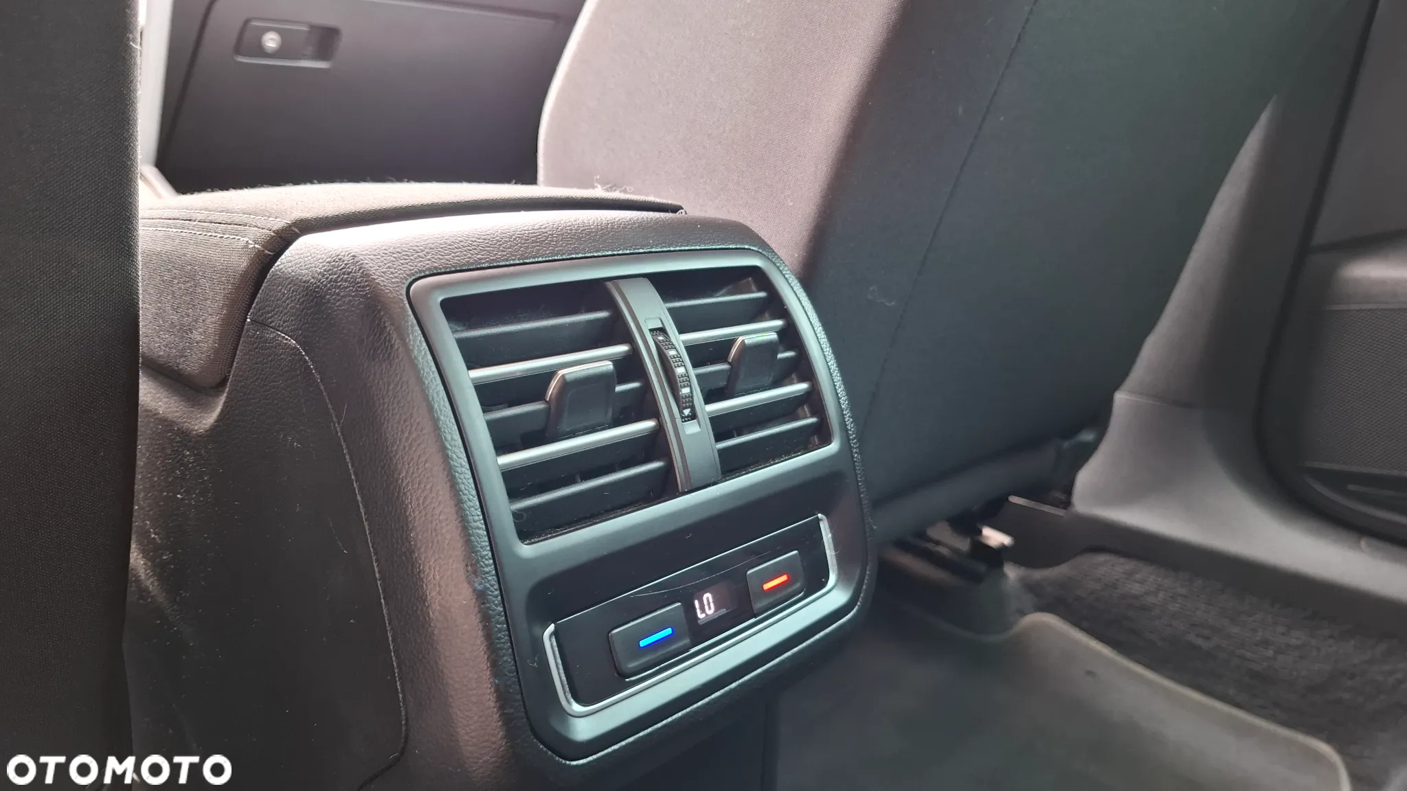 Volkswagen Passat - 22