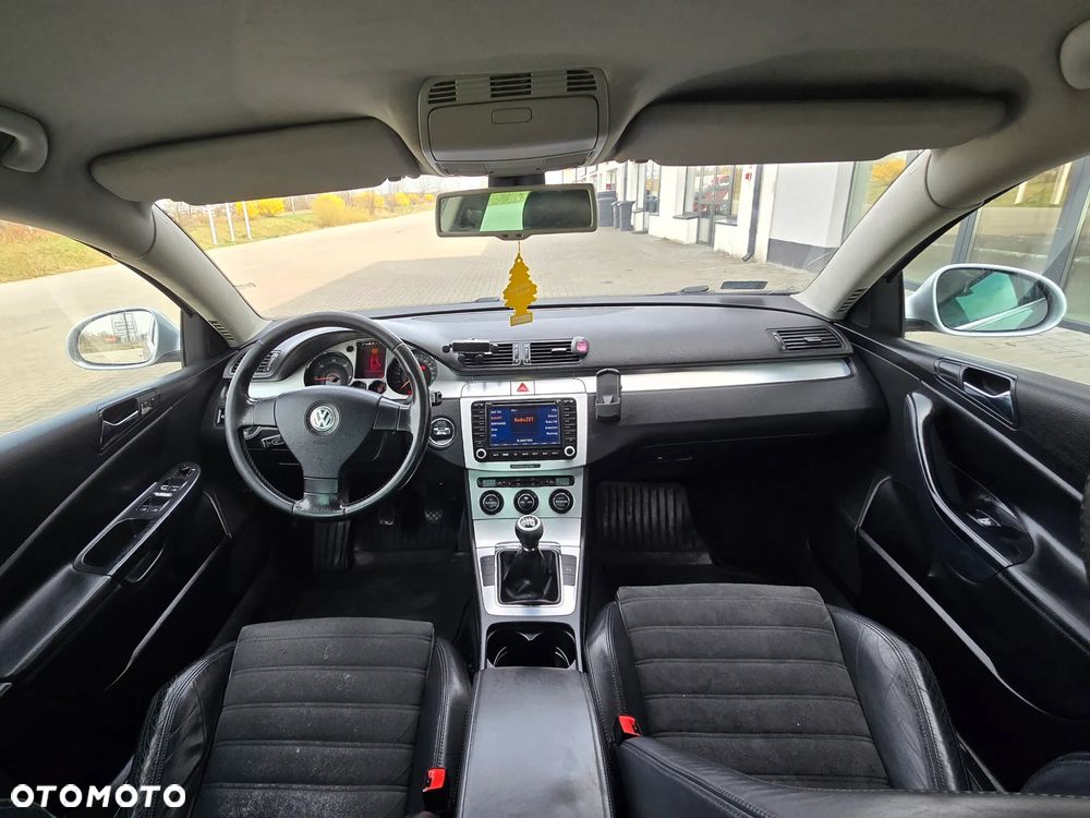 Volkswagen Passat 2.0 TDI Highline - 16