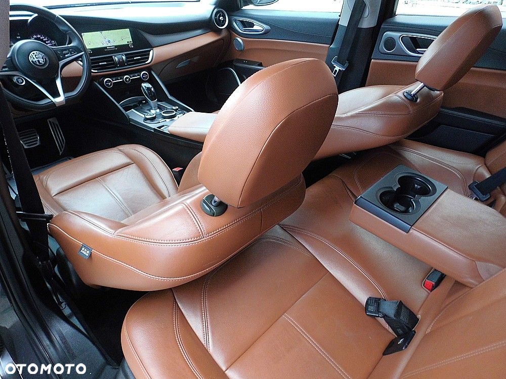 Alfa Romeo Giulia 2.2 AT8 Business - 12