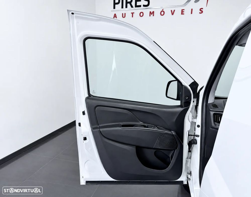 Fiat DOBLO CARGO 1.3 M-JET 95 CV - 3 LUGARES - IVA DEDUTIVÉL - 8603 KM - 21