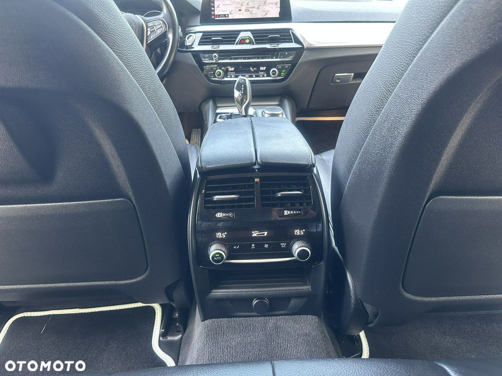 BMW Seria 5 520d Luxury Line sport - 32