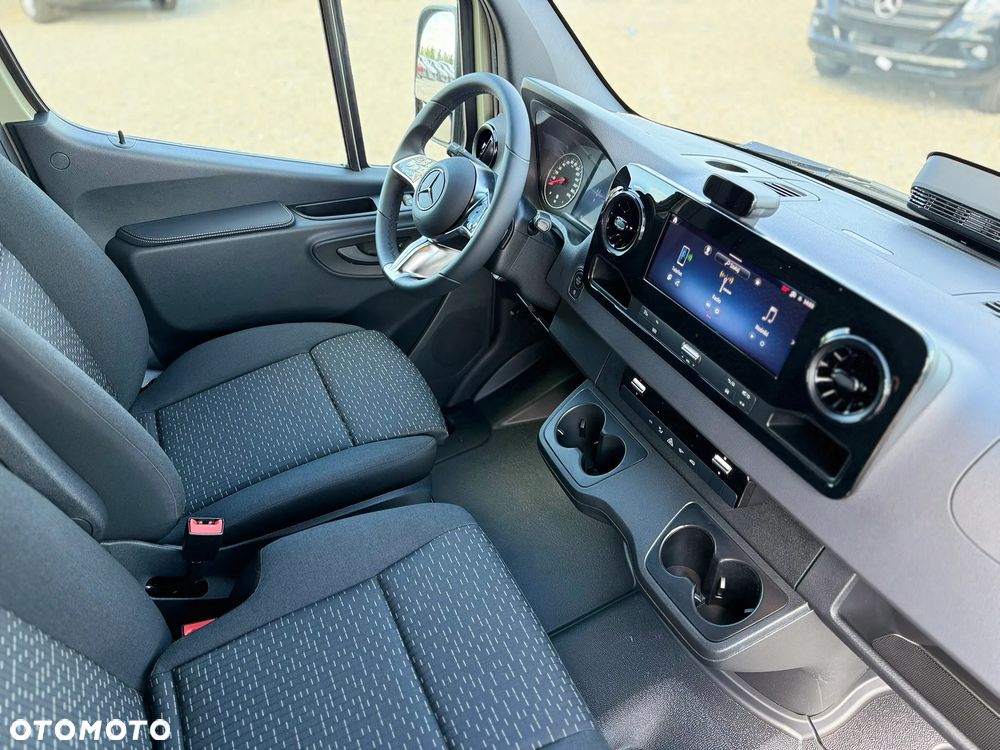 Mercedes-Benz Sprinter - 20
