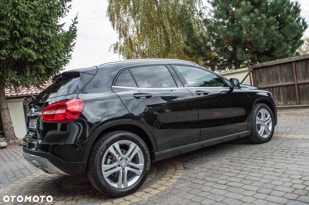 Mercedes-Benz GLA 180 UrbanStyle Edition - 12