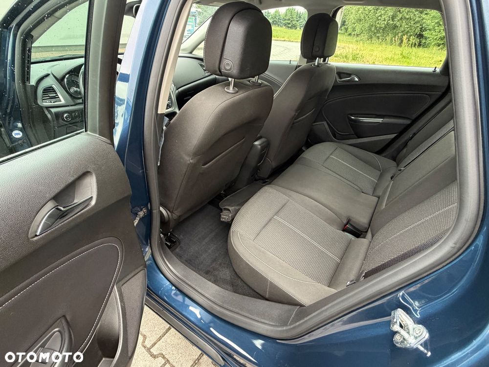 Opel Astra 1.6 Turbo Edition - 19
