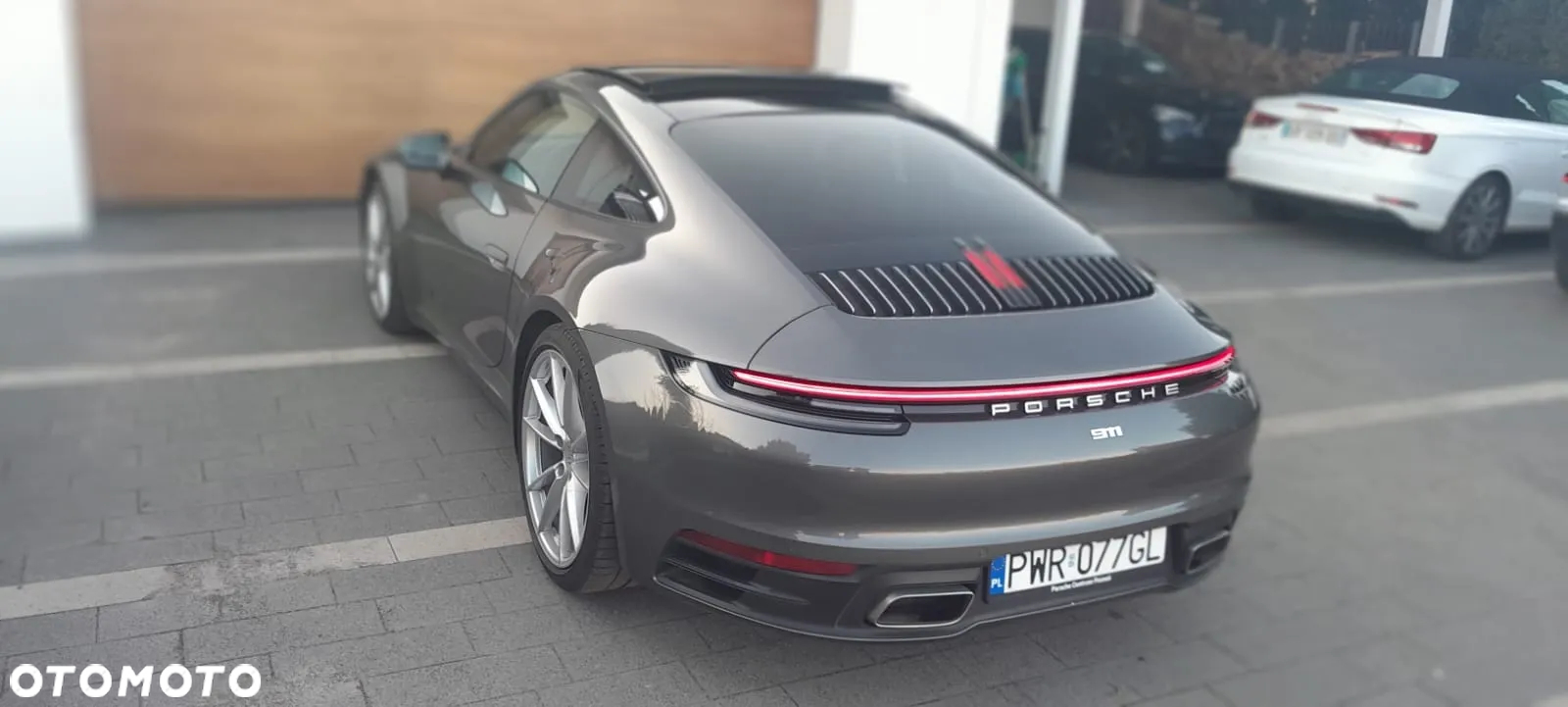 Porsche 911 Carrera 4 - 11