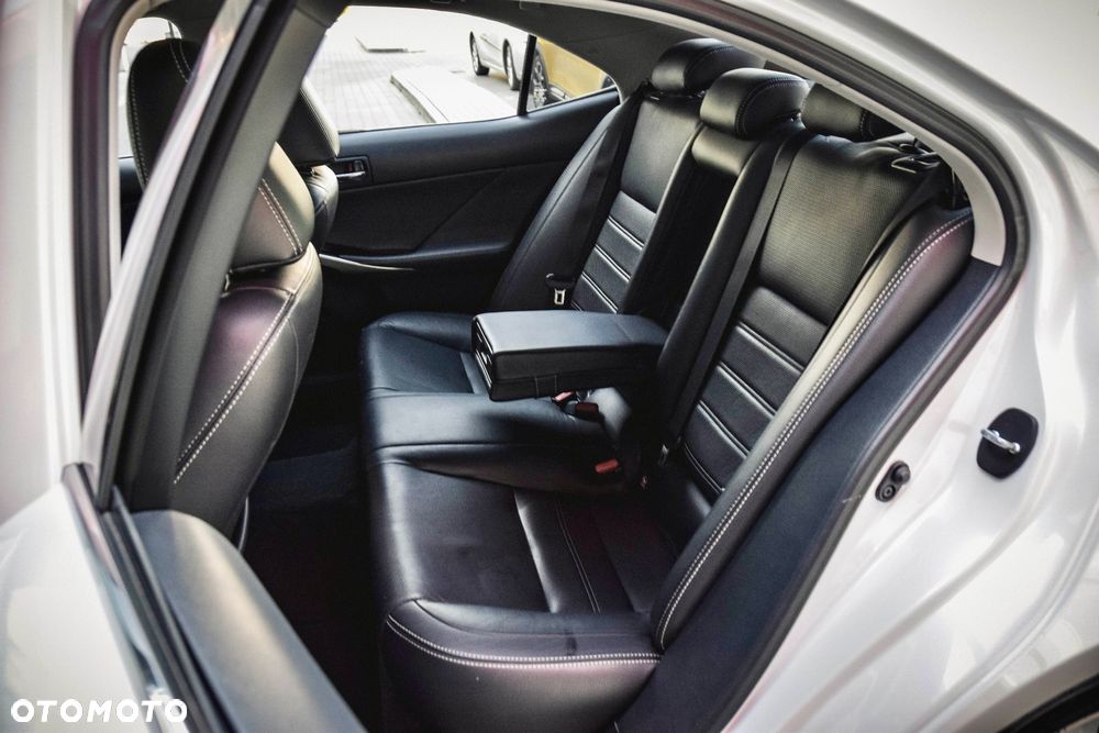 Lexus IS 300h F Impression EU6 - 10