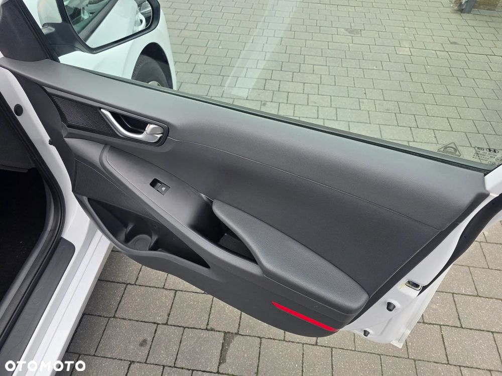 Hyundai IONIQ - 11
