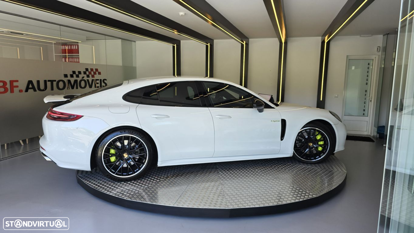 Porsche Panamera 4 E-Hybrid - 16