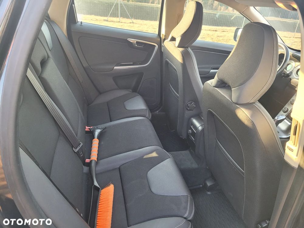 Volvo XC 60 D4 Geartronic Momentum - 9