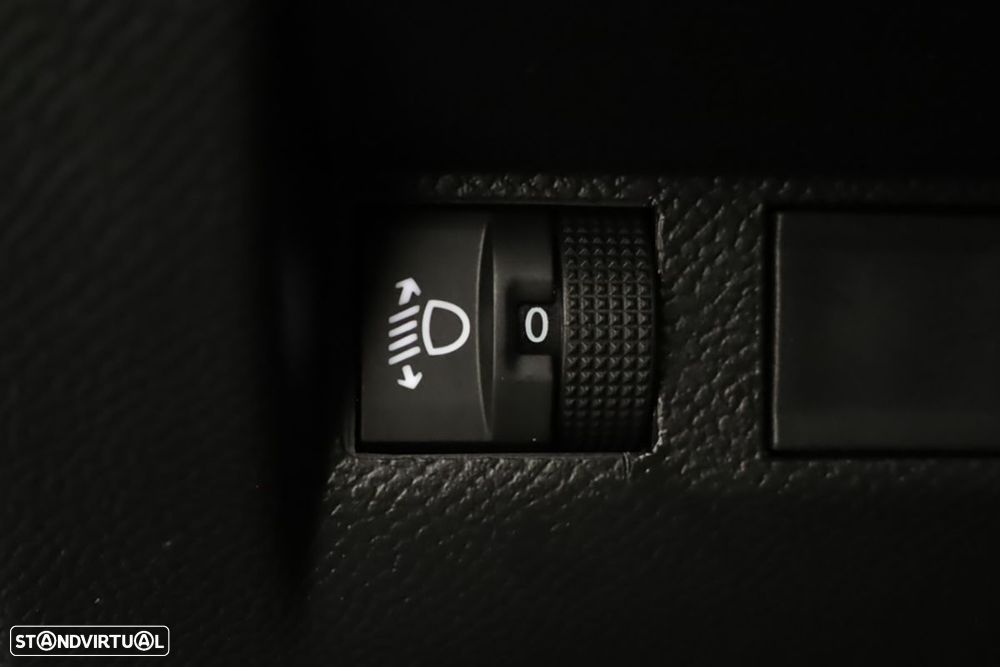 Peugeot e-208 51 kWh Allure - 19