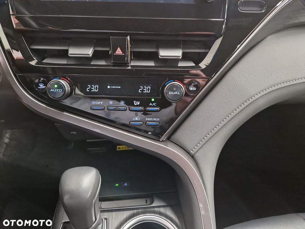 Toyota Camry 2.5 Hybrid Executive CVT - 20