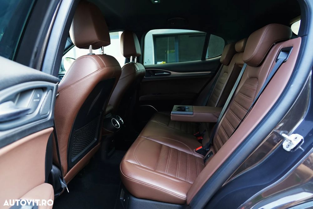 Alfa Romeo Stelvio 2.0 Turbo 16V AT8-Q4 Executive - 8