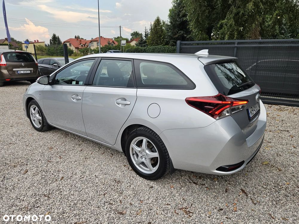 Toyota Auris 1.6 Premium - 8