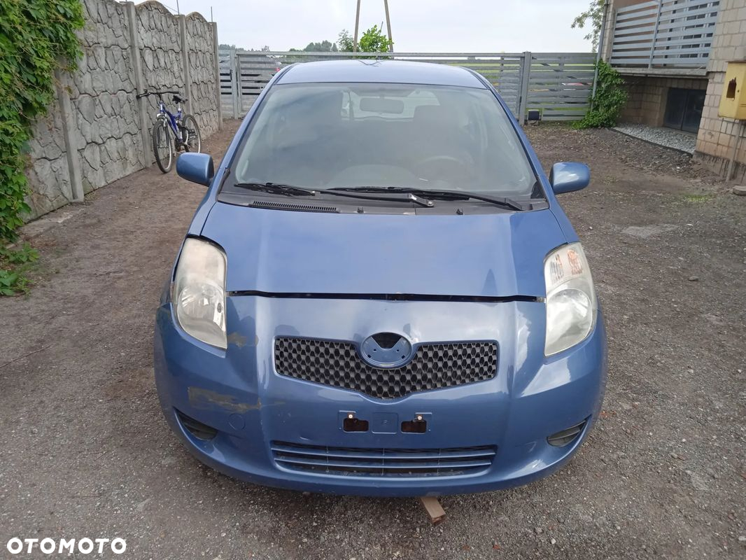 Na części Toyota Yaris II 1.4 D 8T1 Silnik Skrzynia Maska Zderzak Drzwi Klapa Szyba - 2