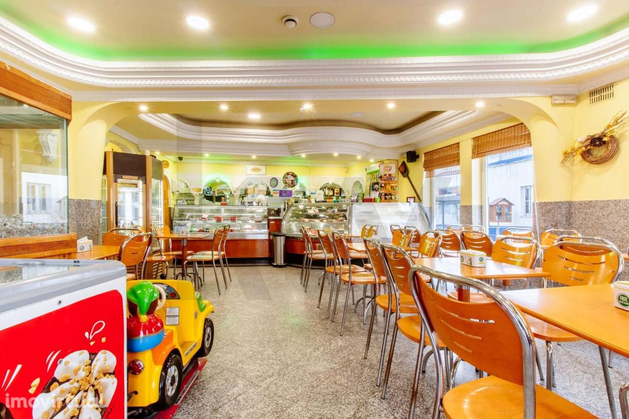 Edifício Comercial com 3 Pisos no Centro de Fanhões – Loures - Grande imagem: 5/59