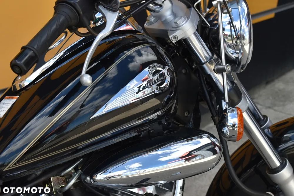 Suzuki Intruder - 35