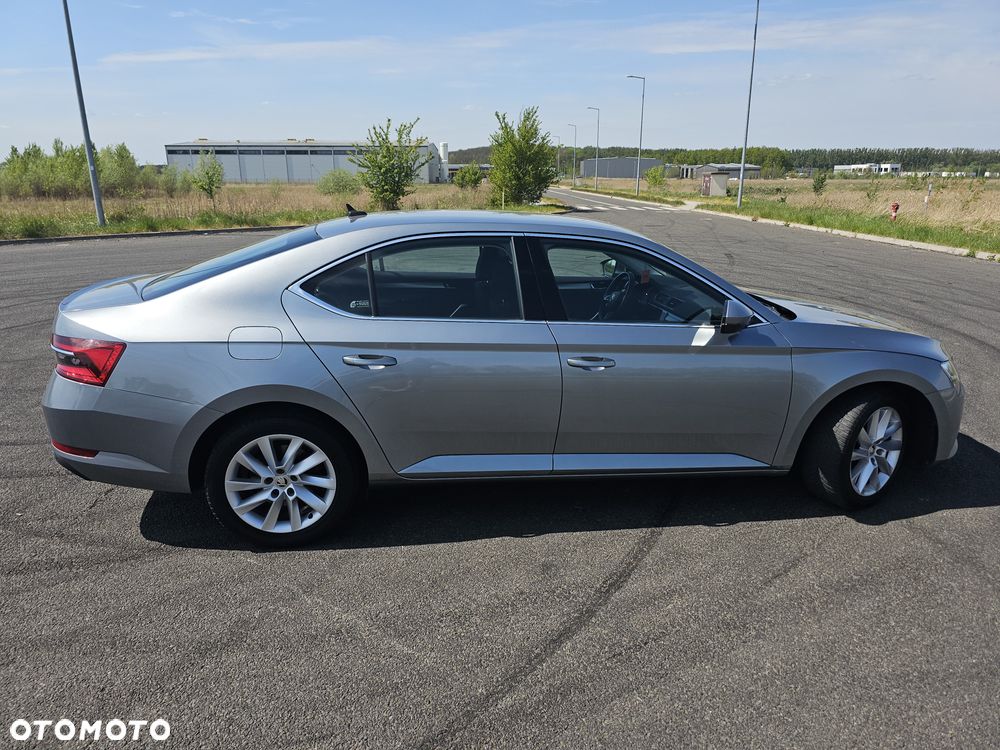 Skoda Superb 2.0 TDI Ambition DSG - 7