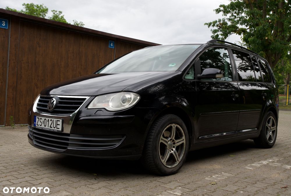 Volkswagen Touran 1.6 FSI Basis - 4