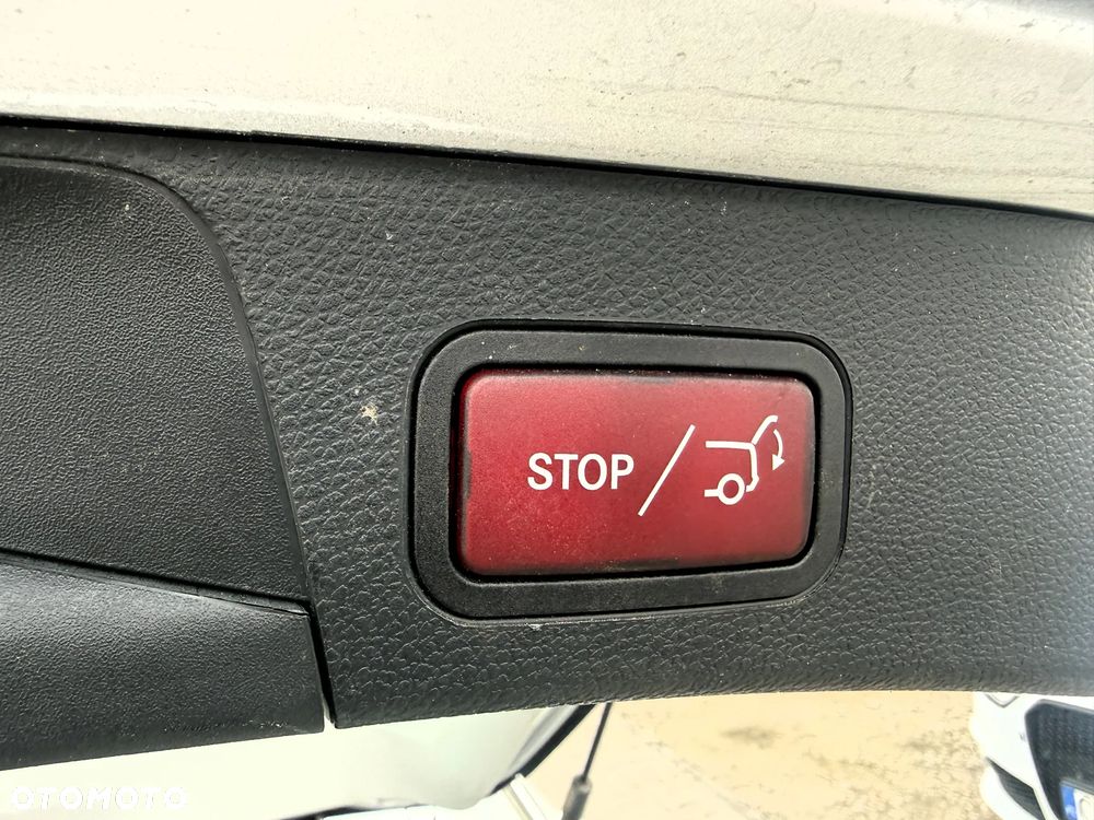 Mercedes-Benz Klasa C 220 d 4Matic 9G-TRONIC Avantgarde - 19