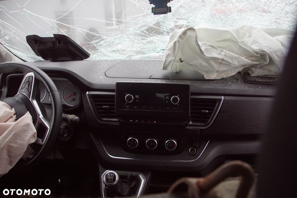 Auto na części - Renault Trafic III Lift 2.0 DCI 150 KM M9R714 TENPF 2023R Silnik Skrzynia Drzwi Błotnik Zderzak Lusterko Szyba Lampa Klamka Deska Kokpit Sterownik Moduł Czujnik Licznik Panel Kierownica - 17