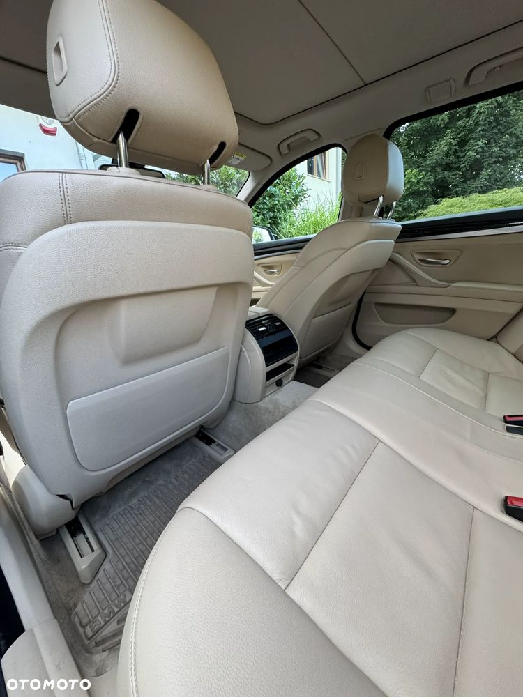 BMW Seria 5 525d Luxury Line - 25