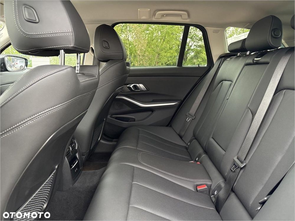 BMW Seria 3 318d MHEV - 20