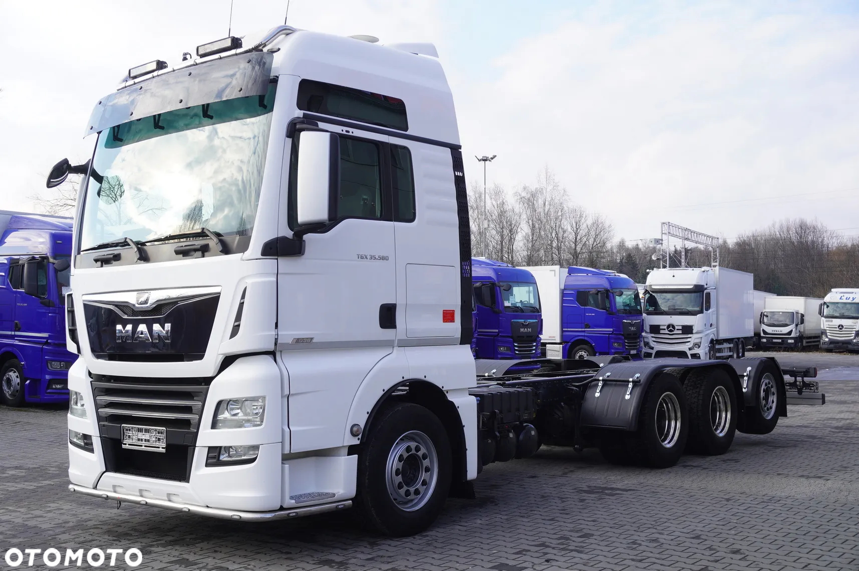MAN TGX 35.580 E6 8x4/4 - rama do zabudowy 8,8m - 3
