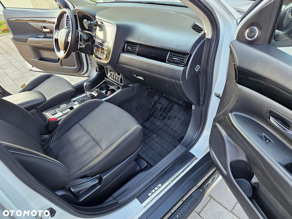 Mitsubishi Outlander 2.0 Instyle SDA 4WD CVT - 10