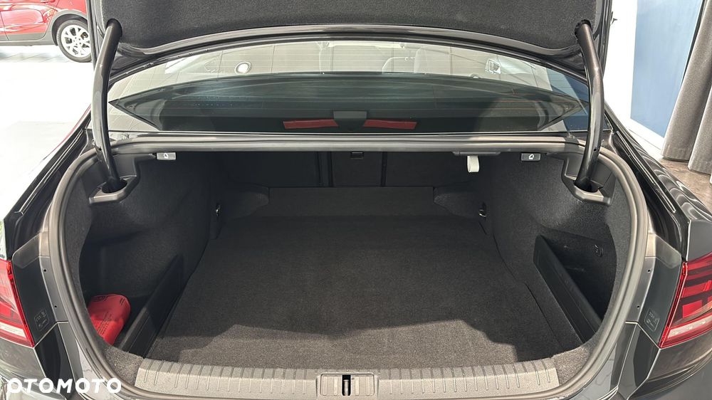 Volkswagen Passat 2.0 TDI EVO Business DSG - 17