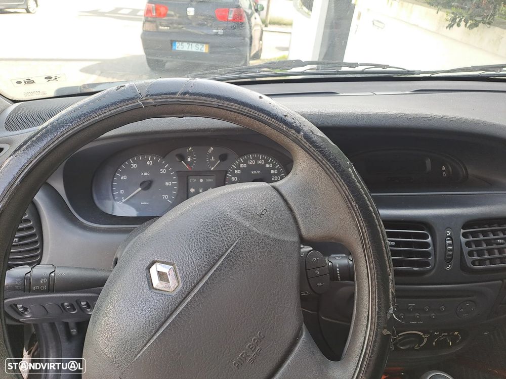 Renault Mégane 2002 photo 3
