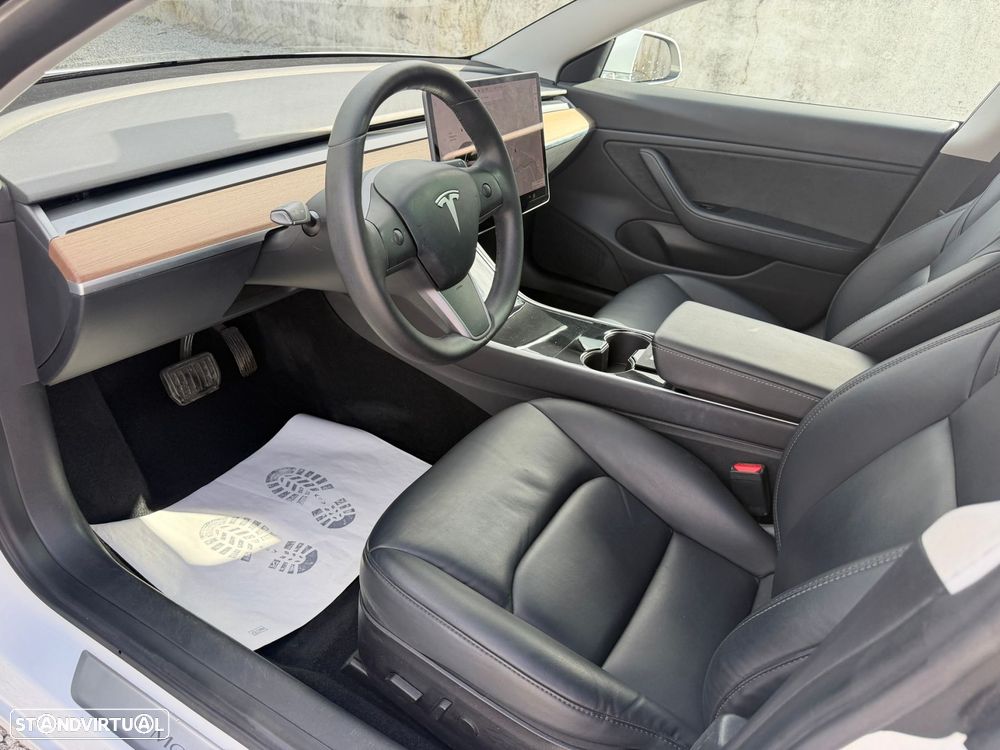 Tesla Model 3 - 8