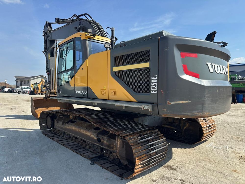 Volvo EC 250 EL - 3