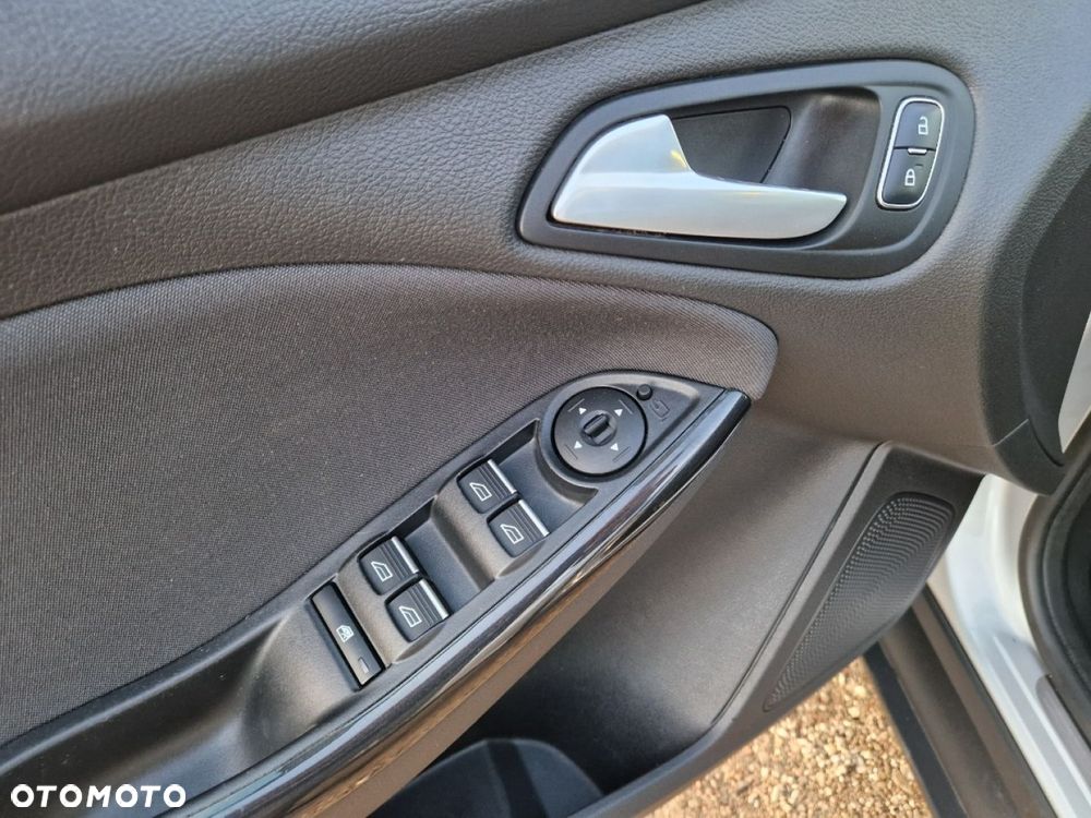 Ford Focus 1.0 EcoBoost Titanium - 10