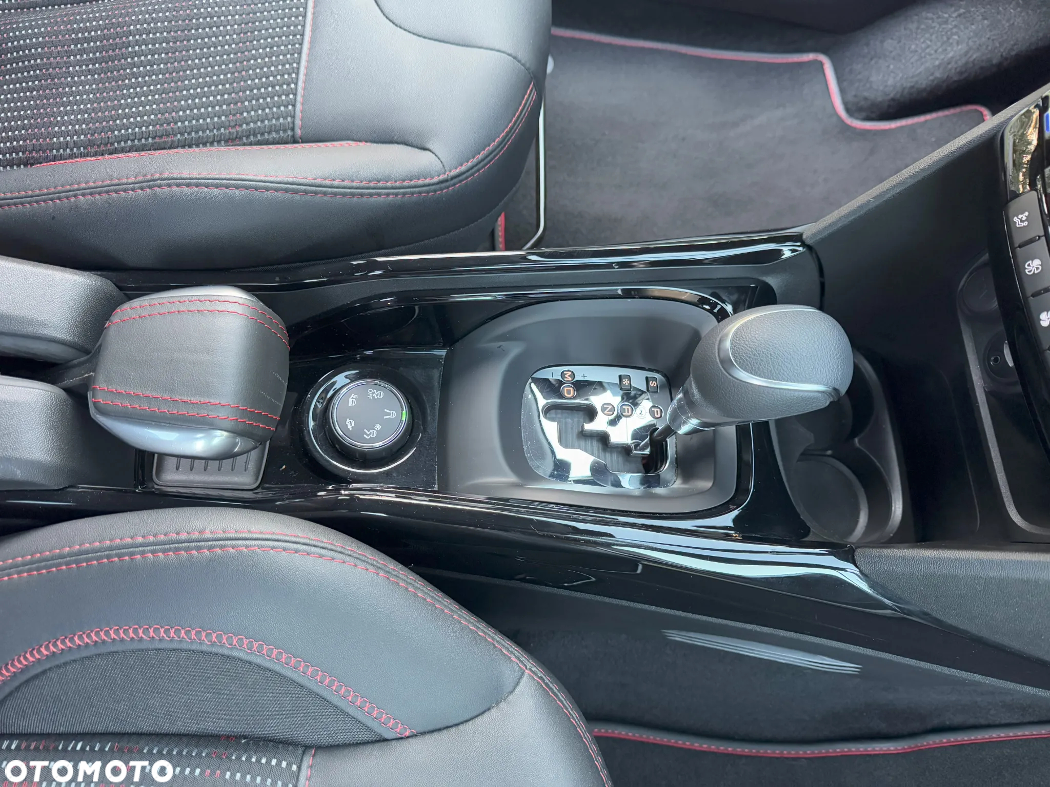 Peugeot 2008 PureTech 110 Stop&Start EAT6 GT-Line Edition - 14